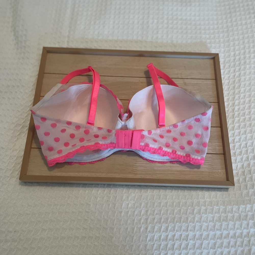 NWOT Victoria’s Secret lace bra - Picture 2 of 3